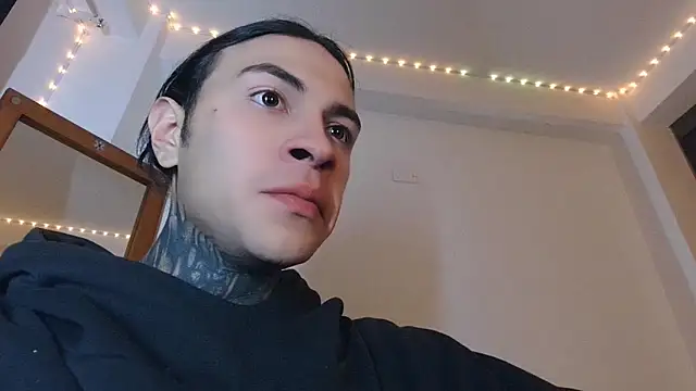 Snapshot of jord4nn__ chatting on January 22, 4:13 am jord4nn online show from January 22, 4:13 am