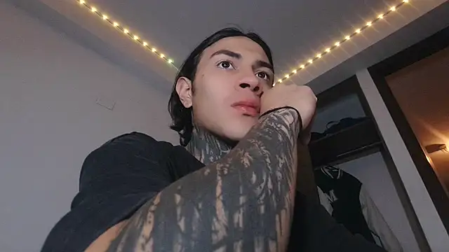 Snapshot of jord4nn__ chatting on January 23, 4:19 am jord4nn online show from January 23, 4:19 am