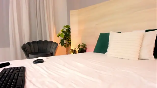 Snapshot of EllaWhiteX chatting on May 29, 5:00 pm EllaWhiteX online show from May 29, 5:00 pm