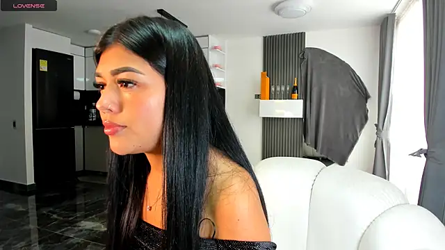 Snapshot of 1lubonnie chatting on February 14, 9:10 pm 1lubonnie online show from February 14, 9:10 pm