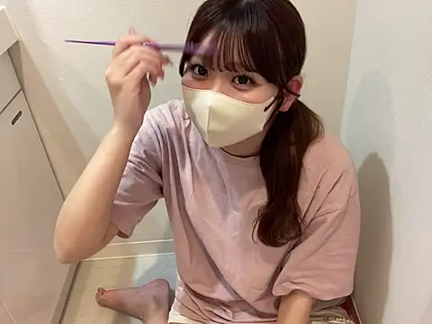 Snapshot of shina_mo_n_ch chatting on April 8, 1:55 pm shina mo n ch online show from April 8, 1:55 pm