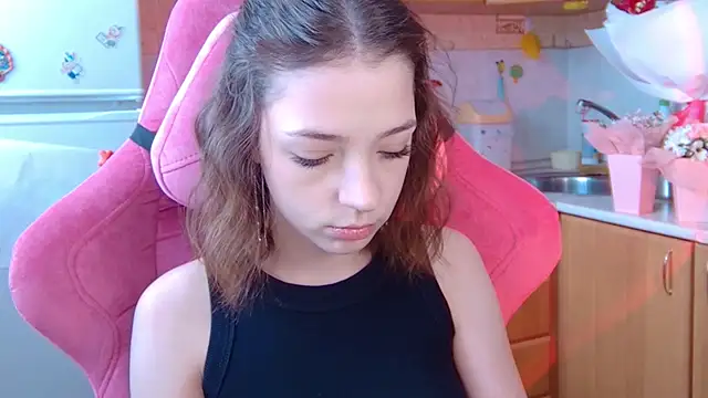 PamBeesly online show from March 10, 8:19 am