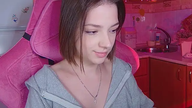 PamBeesly online show from April 18, 4:55 pm