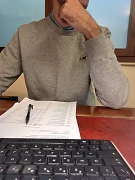 Snapshot of AvvocatoPorco chatting on October 7, 9:17 am AvvocatoPorco online show from October 7, 9:17 am