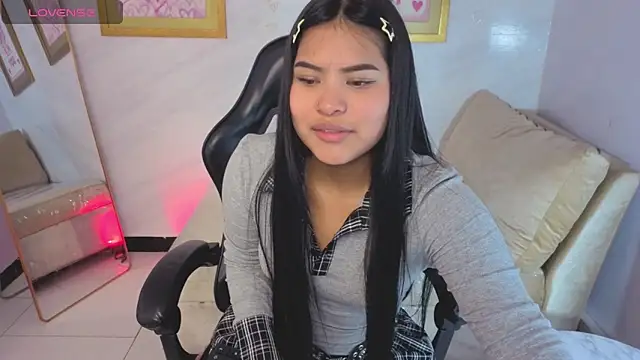 Paulette v online show from April 1, 1:41 pm