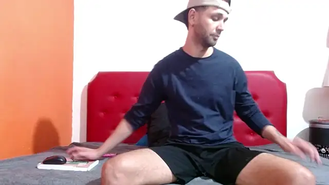 Cristian white online show from October 25, 1:13 am