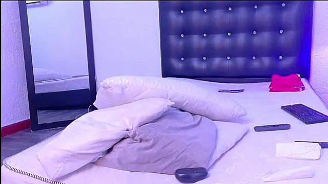 tinyy whore18 online show from March 18, 6:33 pm