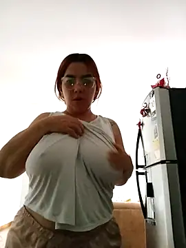 Snapshot of brithany_olson25 chatting on February 8, 12:06 pm brithany olson25 online show from February 8, 12:06 pm