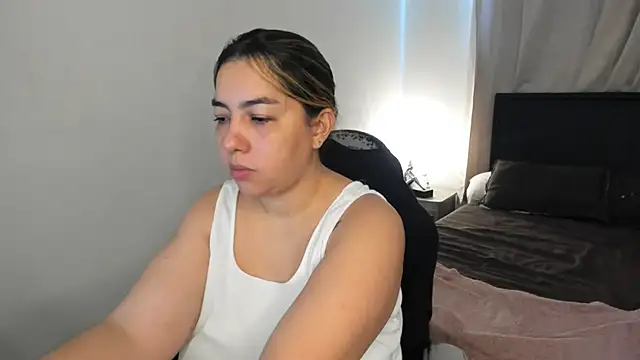 brithany olson25 online show from April 5, 3:09 pm