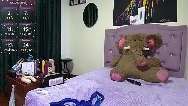 Emmie Hot online show from February 3, 12:10 pm