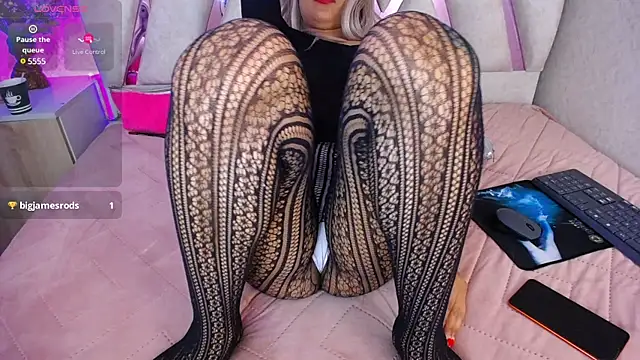 Sophia waalker  1 online show from January 30, 2:04 pm