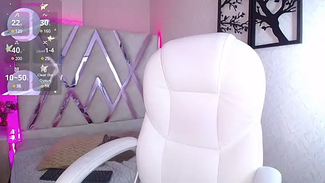 Sophia waalker  1 online show from March 14, 6:18 pm