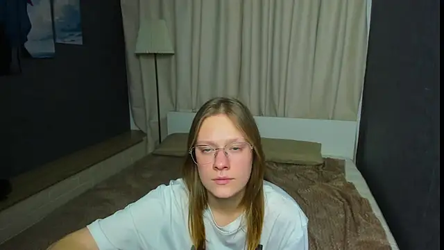 Snapshot of TessaSwans chatting on January 30, 4:27 am TessaSwans online show from January 30, 4:27 am