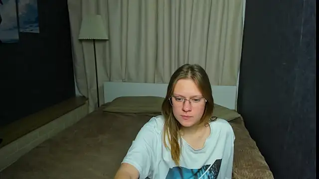 Snapshot of TessaSwans chatting on January 30, 3:19 pm TessaSwans online show from January 30, 3:19 pm