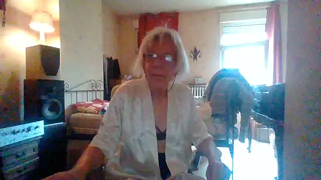 Snapshot of rosanetrav chatting on June 29, 5:57 am rosanetrav online show from June 29, 5:57 am