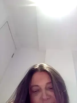 Snapshot of HotHornyEmmaX chatting on February 1, 3:50 pm HotHornyEmmaX online show from February 1, 3:50 pm