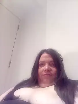 Snapshot of HotHornyEmmaX chatting on February 6, 6:18 am HotHornyEmmaX online show from February 6, 6:18 am