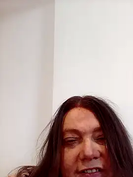 Snapshot of HotHornyEmmaX chatting on February 9, 10:42 am HotHornyEmmaX online show from February 9, 10:42 am