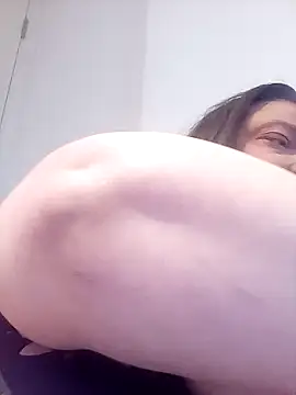 Snapshot of HotHornyEmmaX chatting on February 10, 12:29 pm HotHornyEmmaX online show from February 10, 12:29 pm