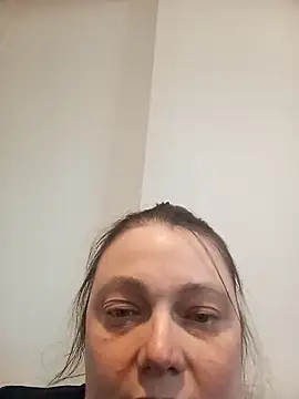 Snapshot of HotHornyEmmaX chatting on November 21, 3:33 pm HotHornyEmmaX online show from November 21, 3:33 pm