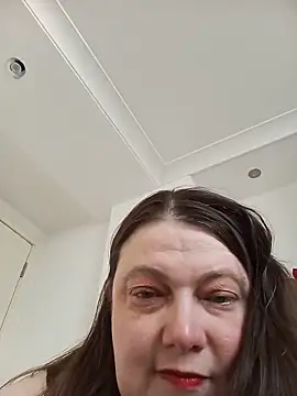 HotHornyEmmaX online show from May 15, 5:58 am