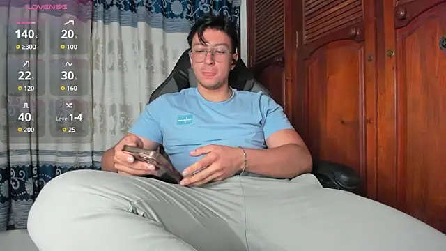 Snapshot of Amon__ashford chatting on February 11, 1:54 am Amon ashford online show from February 11, 1:54 am