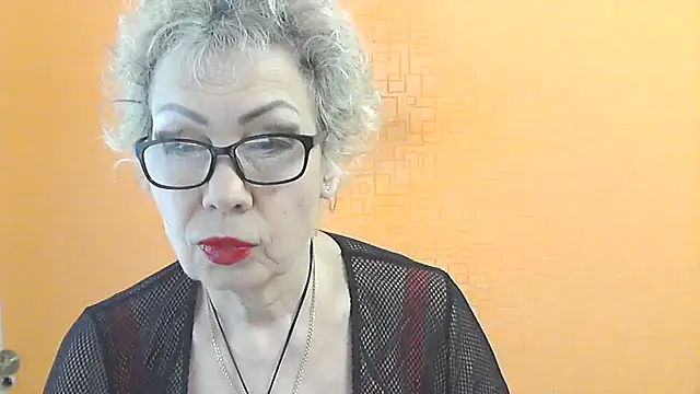 NessyJenixs online show from March 4, 8:42 am