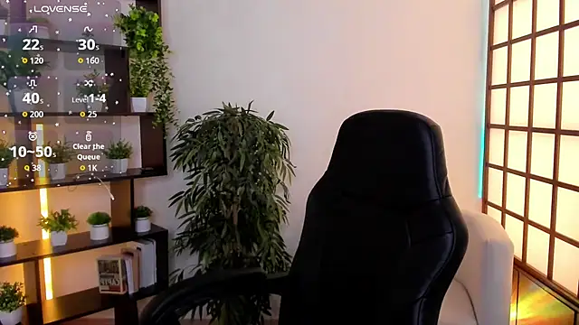 Snapshot of KristineBeauty chatting on June 10, 8:35 am KristineBeauty online show from June 10, 8:35 am