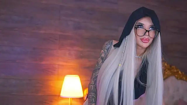 Juicy Jessye online show from February 12, 8:59 pm