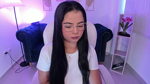 Layla Breezee online show from March 14, 11:48 am