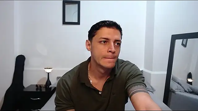 Snapshot of Frank_Millers chatting on May 16, 12:07 am Frank Millers online show from May 16, 12:07 am