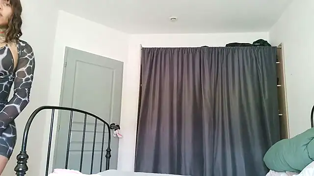 serena  vedette online show from February 28, 1:23 pm