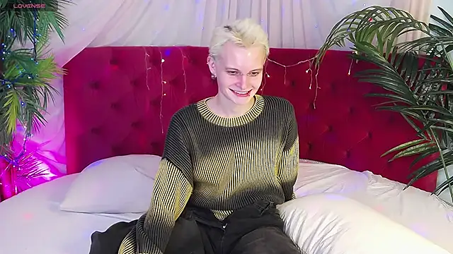 Snapshot of DemianEnglen chatting on February 1, 11:37 pm DemianEnglen online show from February 1, 11:37 pm