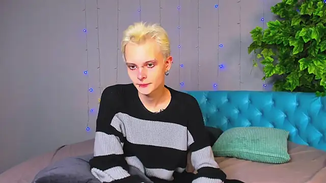 Snapshot of DemianEnglen chatting on February 2, 8:41 pm DemianEnglen online show from February 2, 8:41 pm