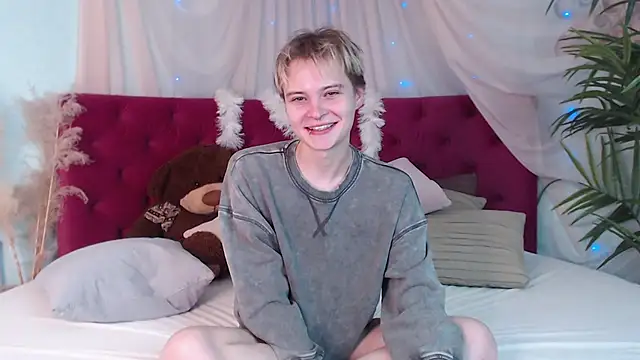 Snapshot of DemianEnglen chatting on October 8, 9:45 pm DemianEnglen online show from October 8, 9:45 pm