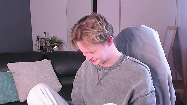 Snapshot of DemianEnglen chatting on October 15, 9:59 pm DemianEnglen online show from October 15, 9:59 pm