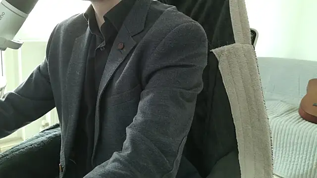 Snapshot of Moonsire1 chatting on April 11, 9:46 am Moonsire1 online show from April 11, 9:46 am