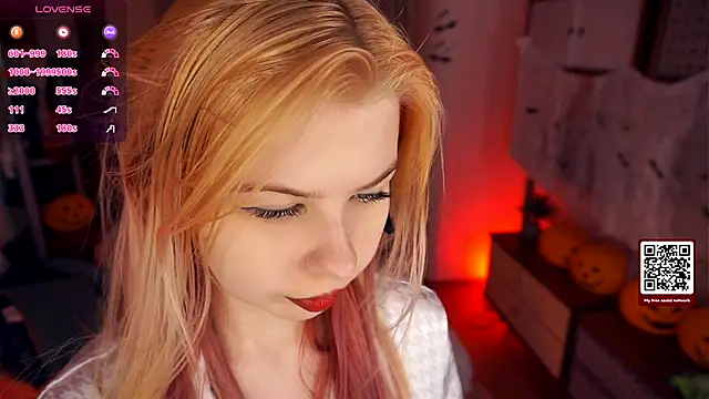 LynetHakes online show from October 24, 4:20 am