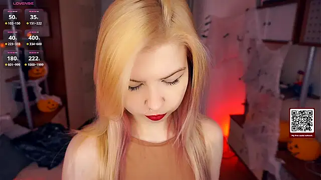 LynetHakes online show from November 3, 4:25 am