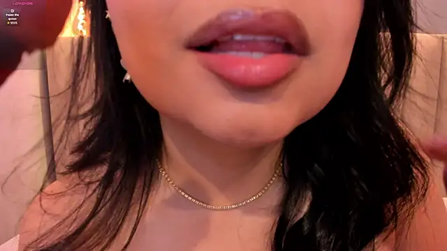 Snapshot of Naomymonroe_ chatting on February 15, 5:09 pm Naomymonroe online show from February 15, 5:09 pm