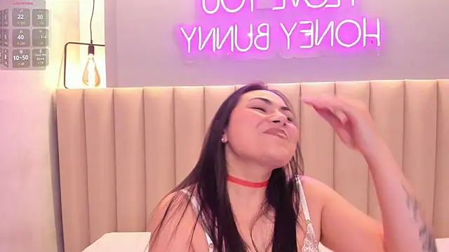 Snapshot of Naomymonroe_ chatting on February 23, 9:56 pm Naomymonroe online show from February 23, 9:56 pm