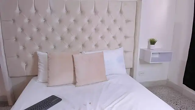 Snapshot of bella_bloomg chatting on March 18, 7:31 pm bella bloomg online show from March 18, 7:31 pm