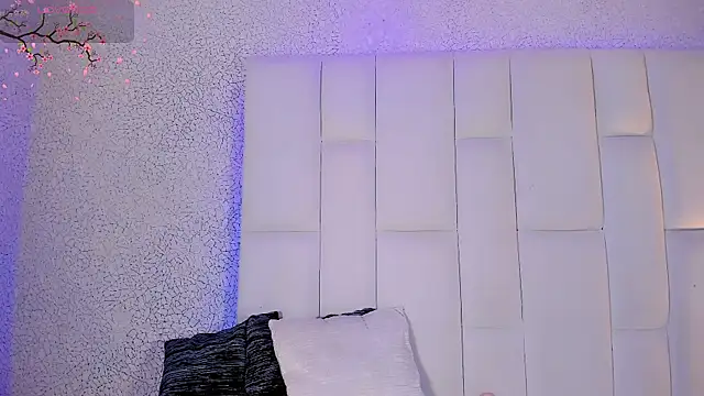 Angeles Busst online show from November 2, 1:13 pm