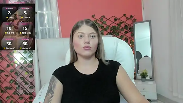 Snapshot of alaia_greyy chatting on July 6, 8:11 pm alaia greyy online show from July 6, 8:11 pm