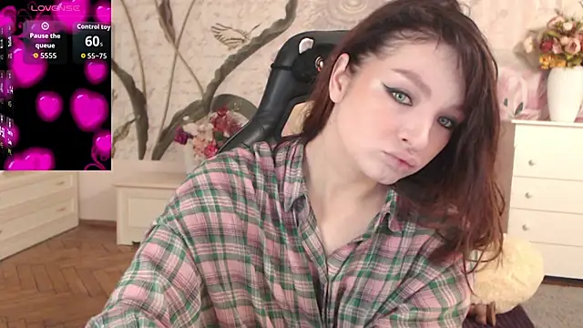 BritneyBarker online show from October 31, 3:18 am