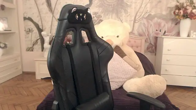 BritneyBarker online show from March 12, 6:19 am