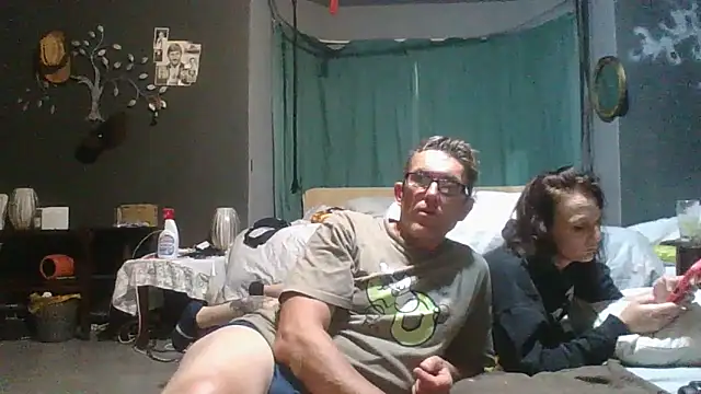 Snapshot of xylegs chatting on February 16, 11:59 pm xylegs online show from February 16, 11:59 pm