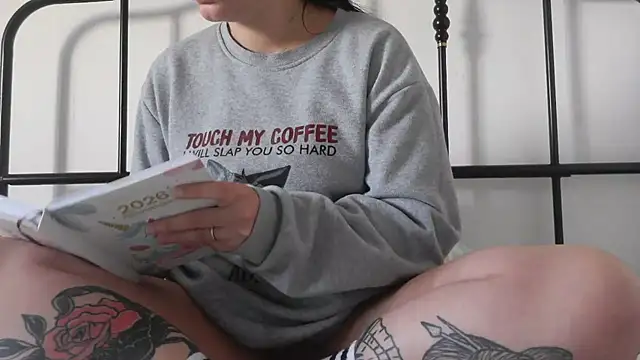 bunnyfox420 online show from April 12, 6:46 pm