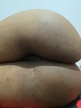 Snapshot of Charlotte_bronxxx chatting on February 24, 8:14 pm Charlotte bronxxx online show from February 24, 8:14 pm