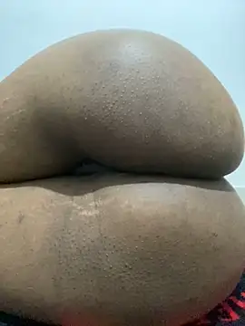 Snapshot of Charlotte_bronxxx chatting on March 12, 11:44 pm Charlotte bronxxx online show from March 12, 11:44 pm